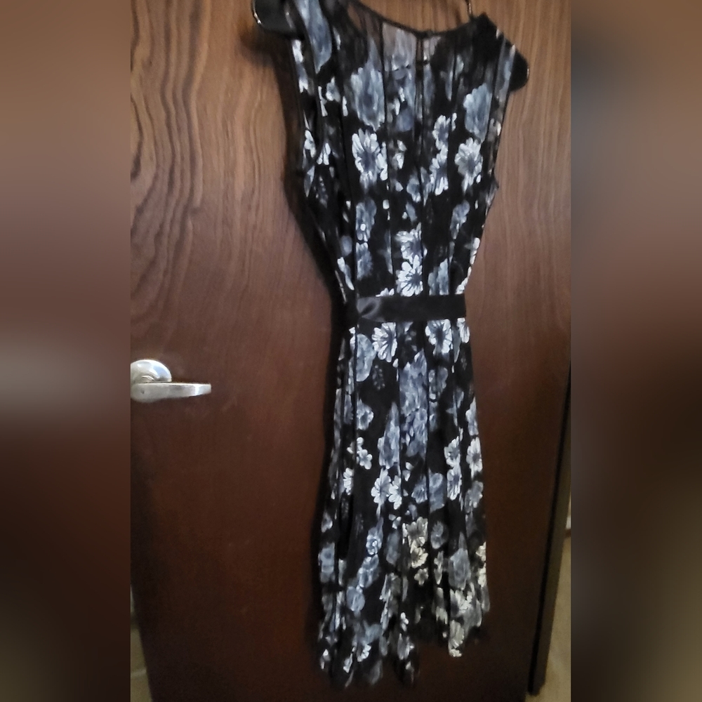 NWT Christopher Banks -foral dress with lining and a ribbon belt,in a size 8.